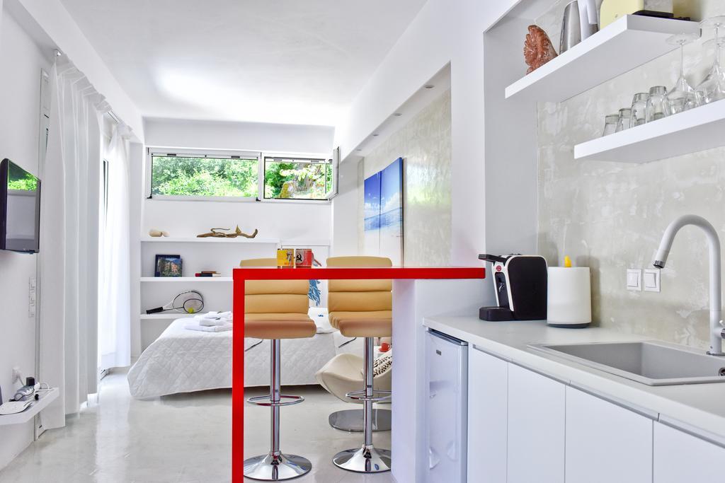 Mavres Luxury Studio Agios Matthaios  Luaran gambar